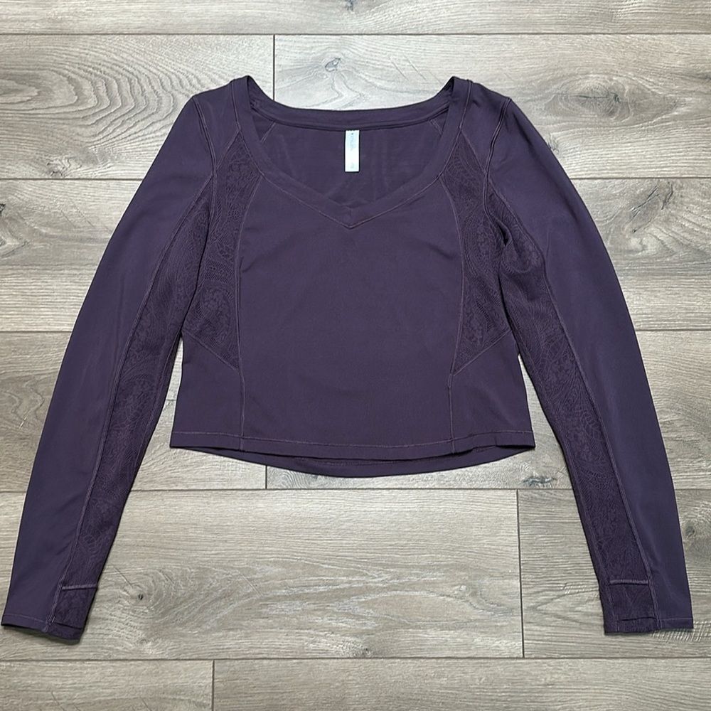 NWOT Athleta Shanti Lace Long Sleeve Crop Top Thumbholes‎ Purple Size XL